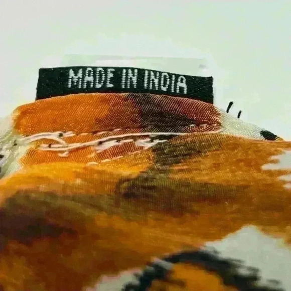 Tolani 100% Silk. Size: S; Tribal, geometric, burning man, Aztec, Southwestern - Picture 7 of 8